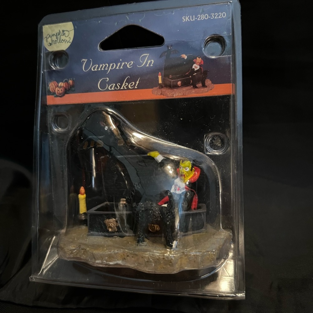 Lemax Vampire in Casket with Cat & Bat Pumpkin Hollow Retired New in Package